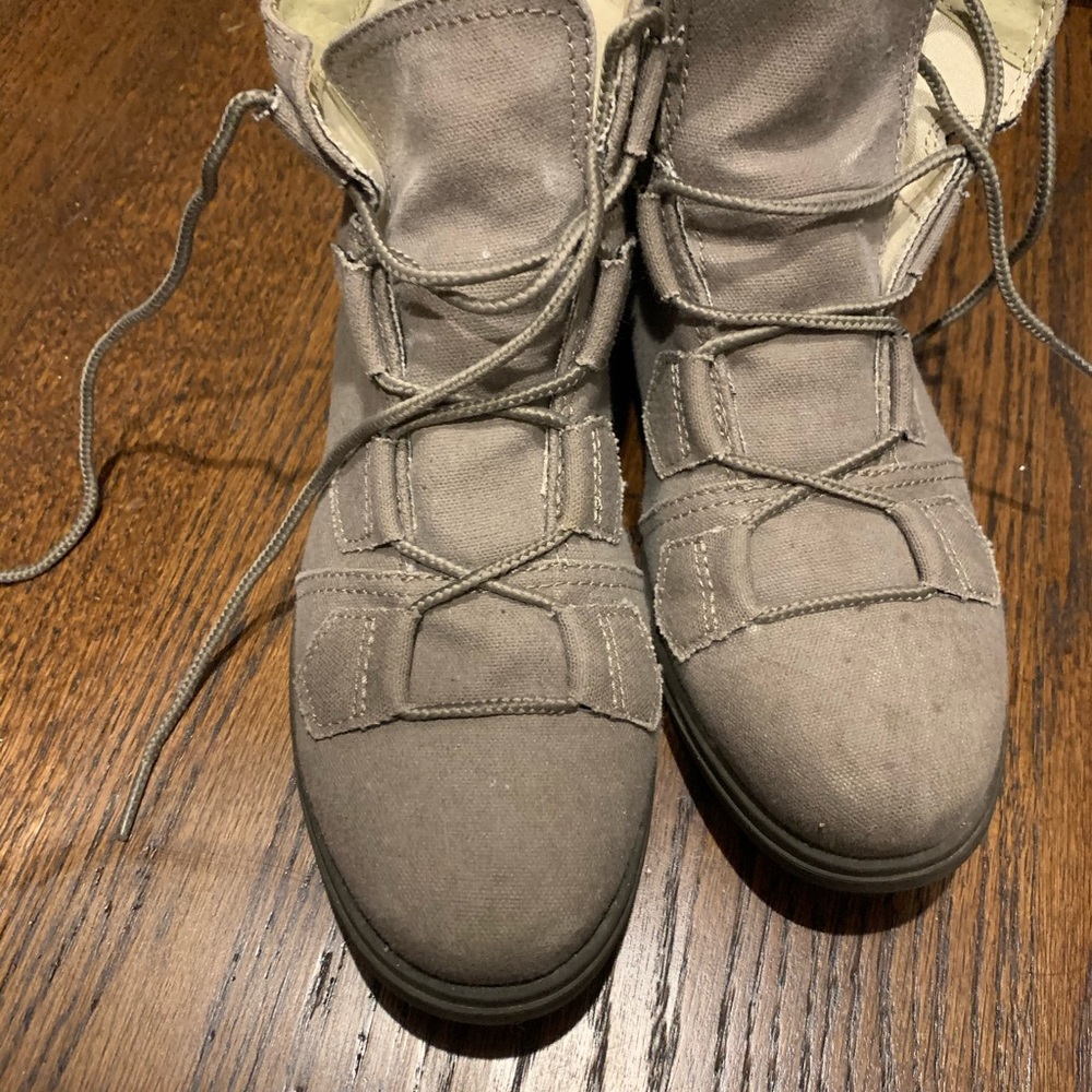 Sorel lace up short boot